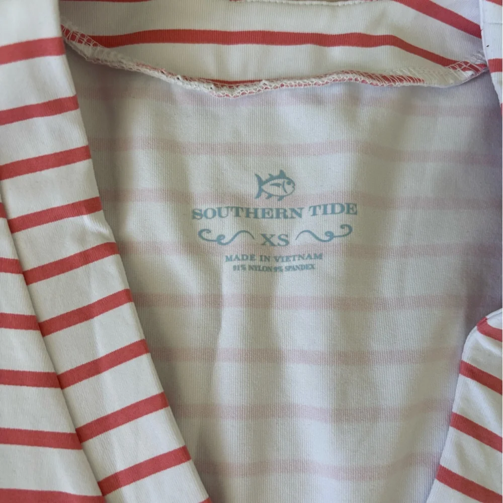 Coral and white quarter sleeve romper - Picture 2 of 2